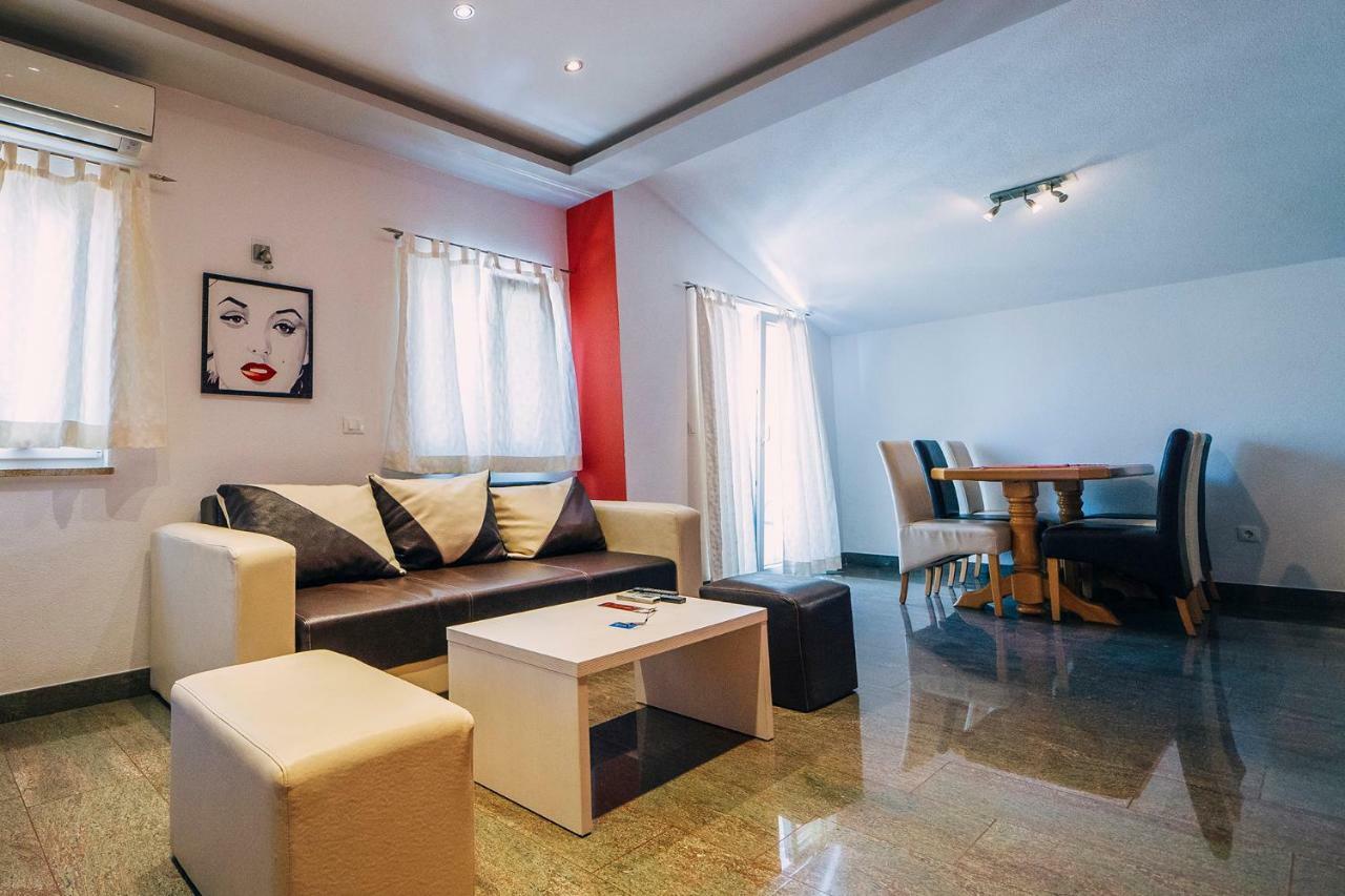 Deluxe Apartments Center บาชกาโวดา ภายนอก รูปภาพ