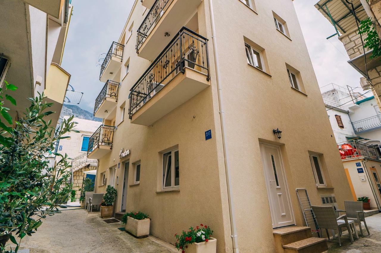 Deluxe Apartments Center บาชกาโวดา ภายนอก รูปภาพ